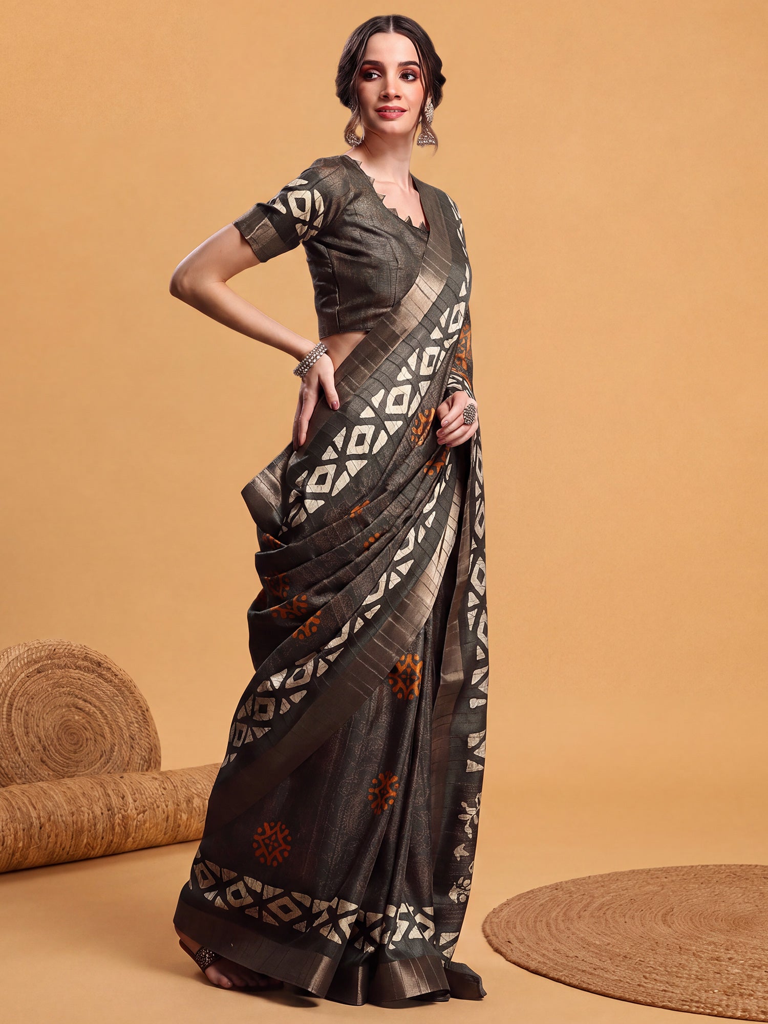 Olive Silk Blend saree – detail view 2