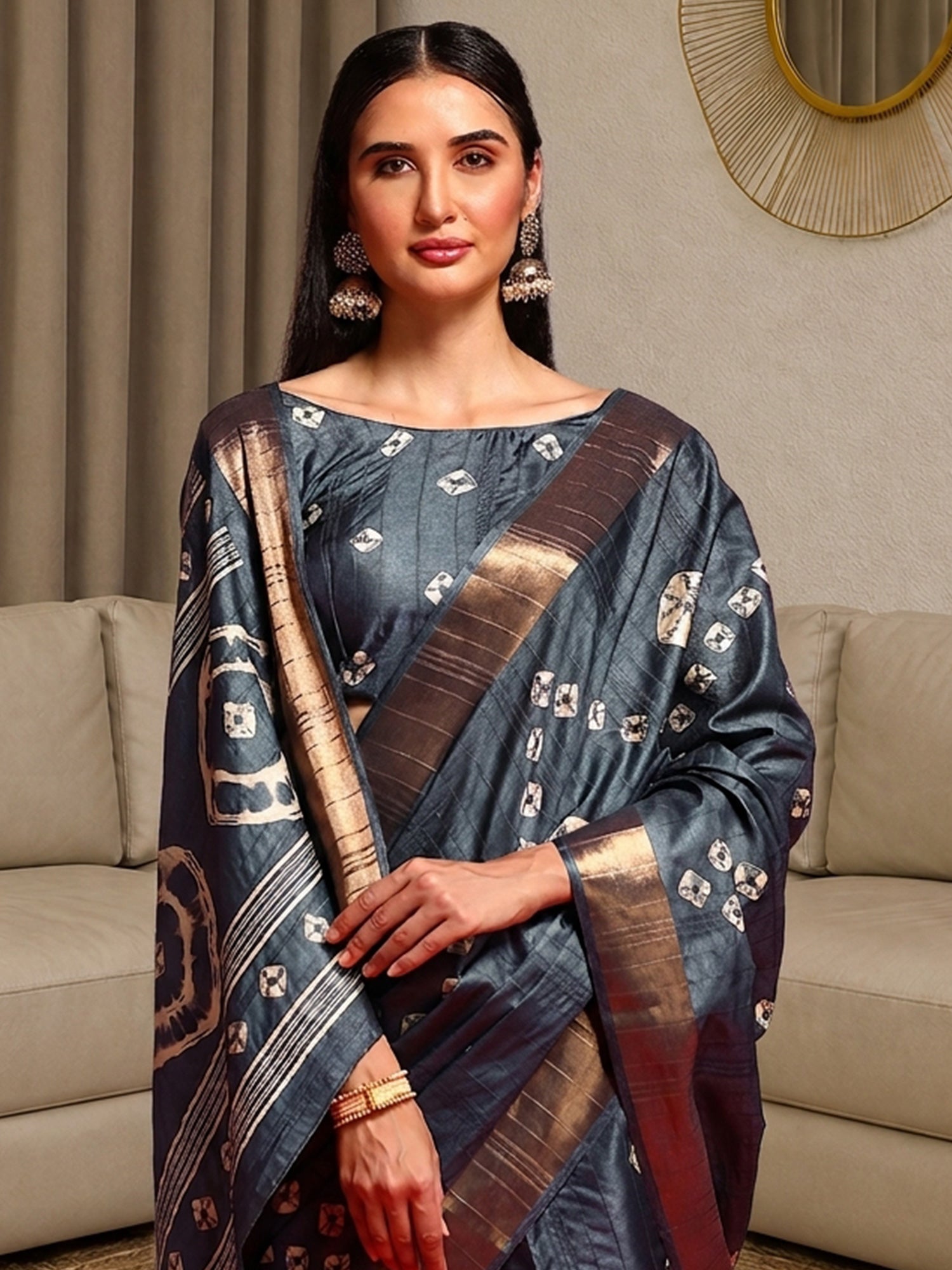 Grey Silk Blend saree – detail view 3