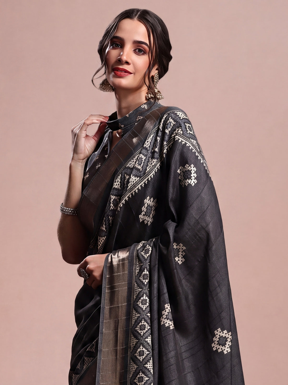Black Silk Blend saree – detail view 3