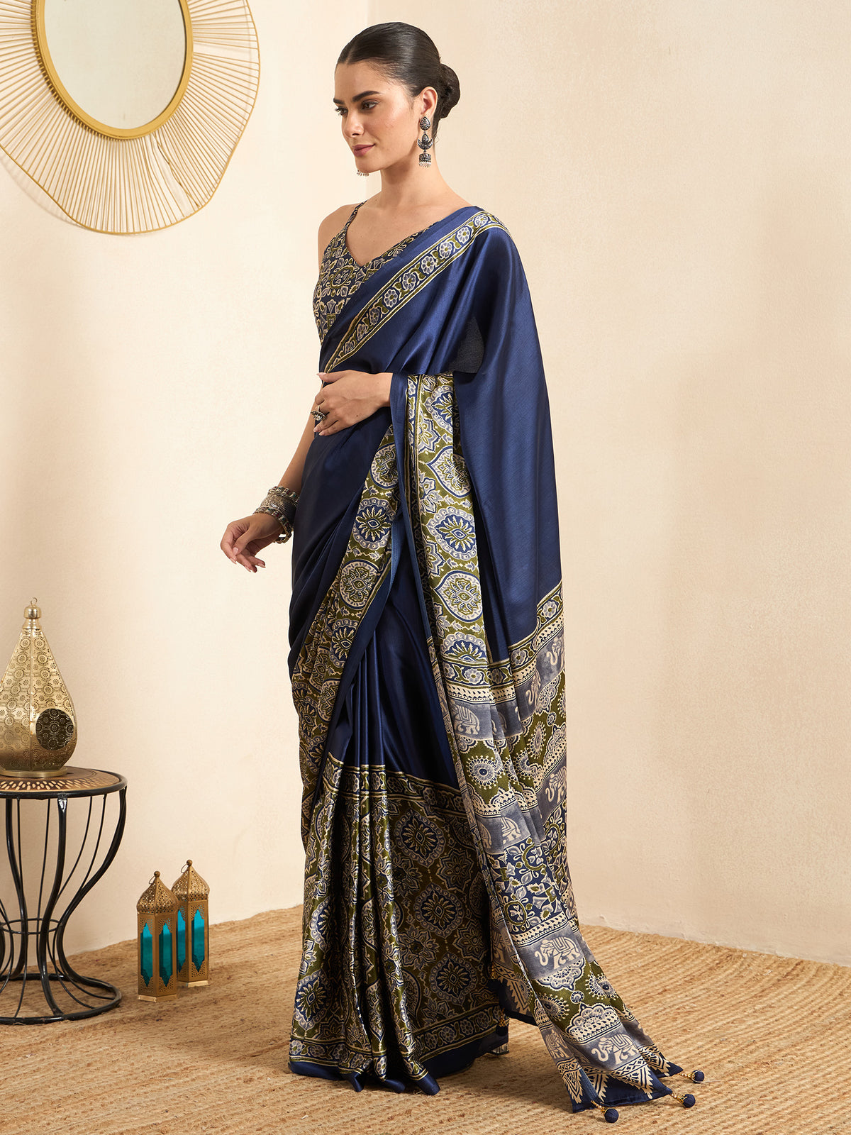 Blue Crepe saree – detail view 2