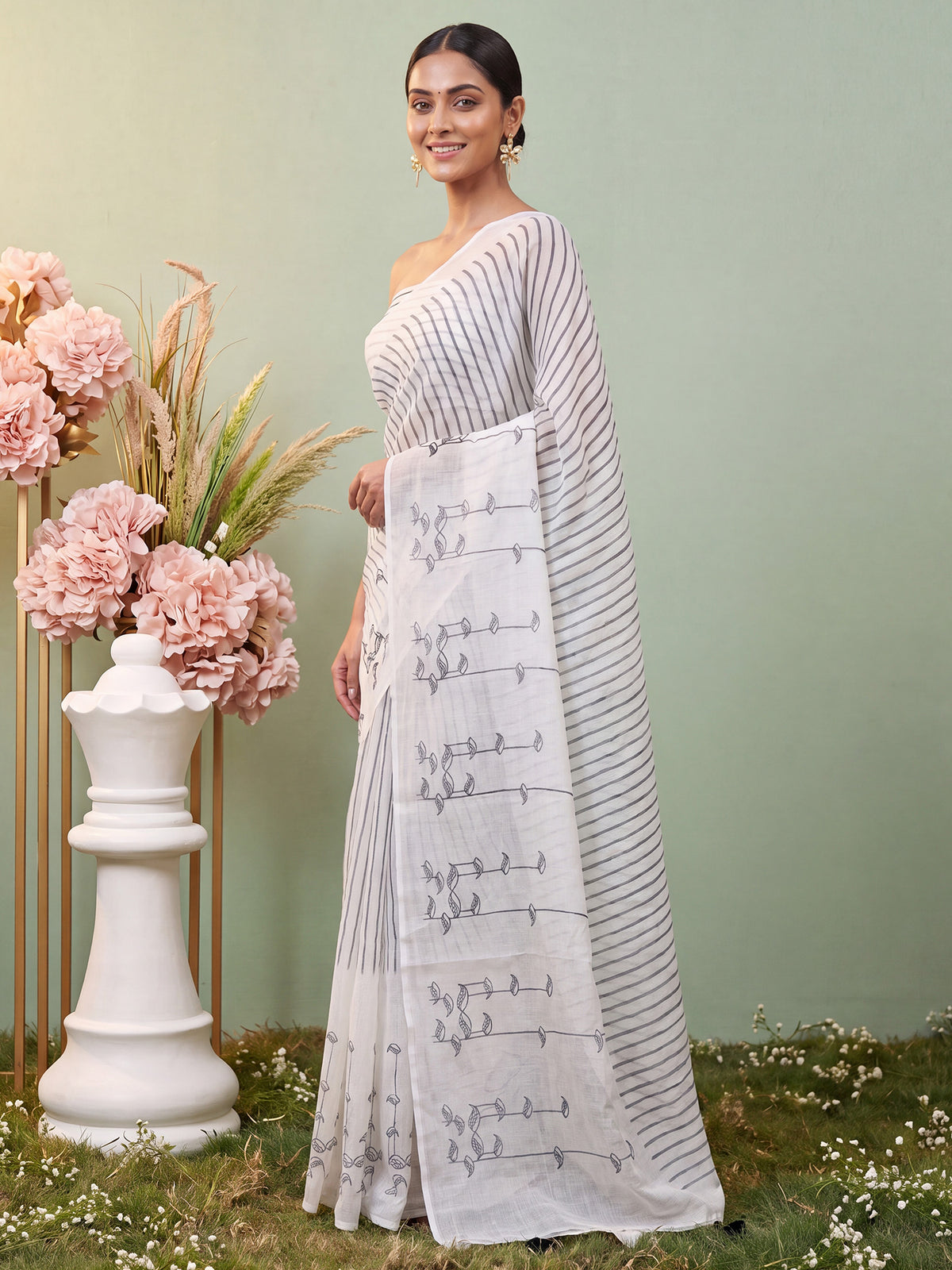 White Cotton Linen saree – detail view 2