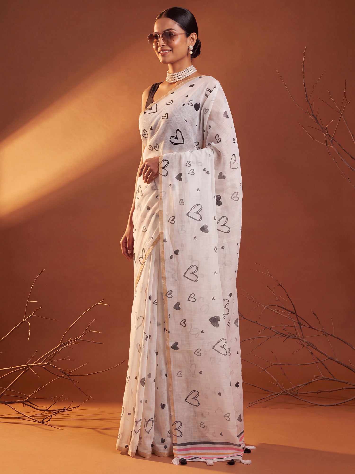 White Cotton Linen saree – detail view 2