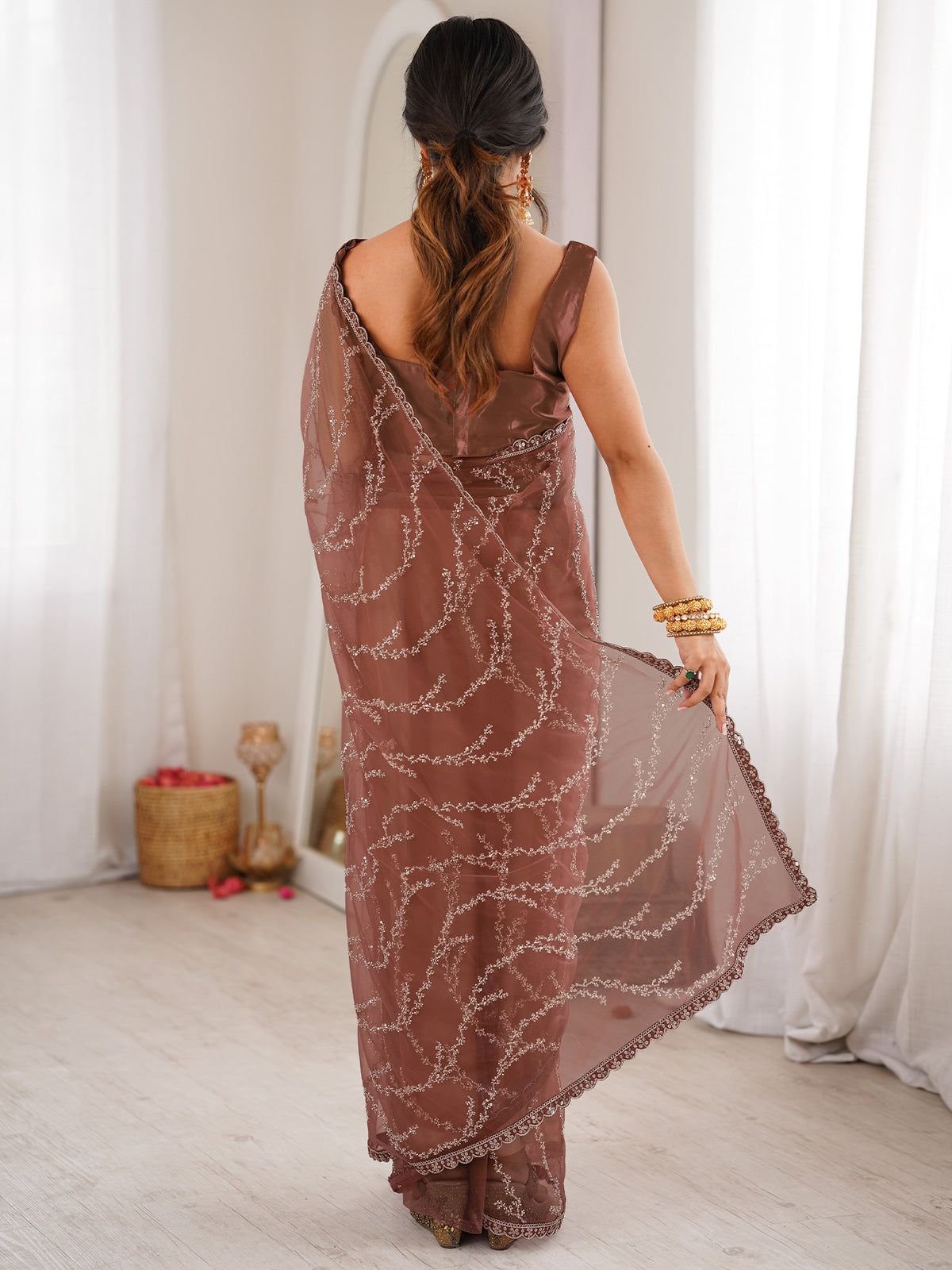 Brown Net saree – detail view 1