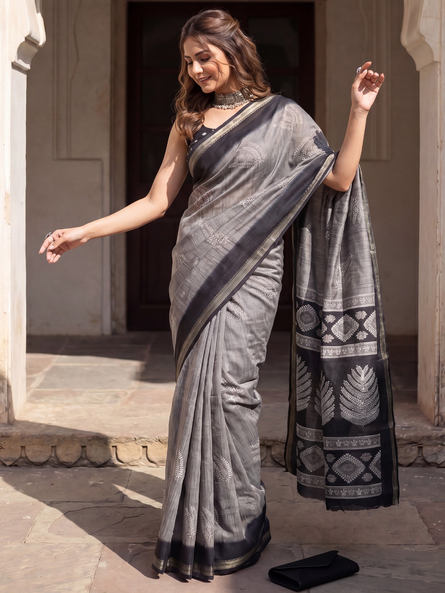 Grey Tussar Silk saree – detail view 3