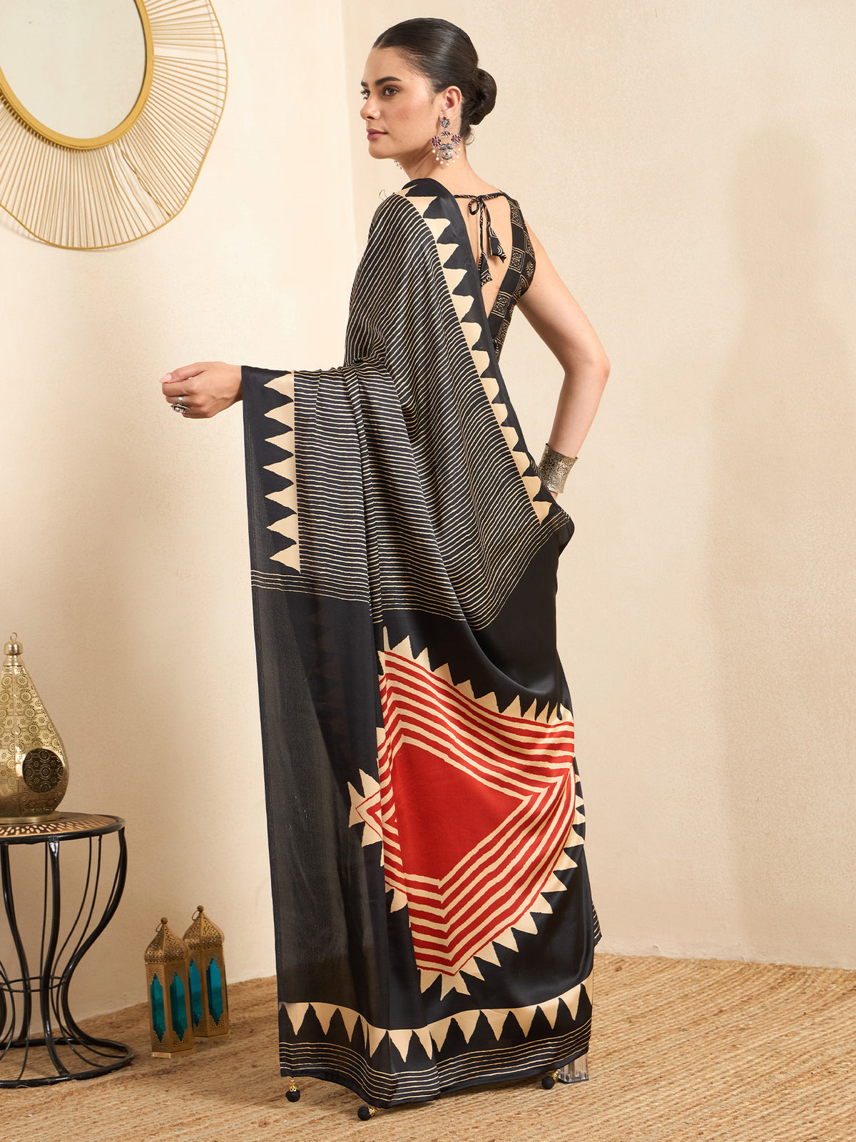 Black Pure Crepe saree – detail view 1