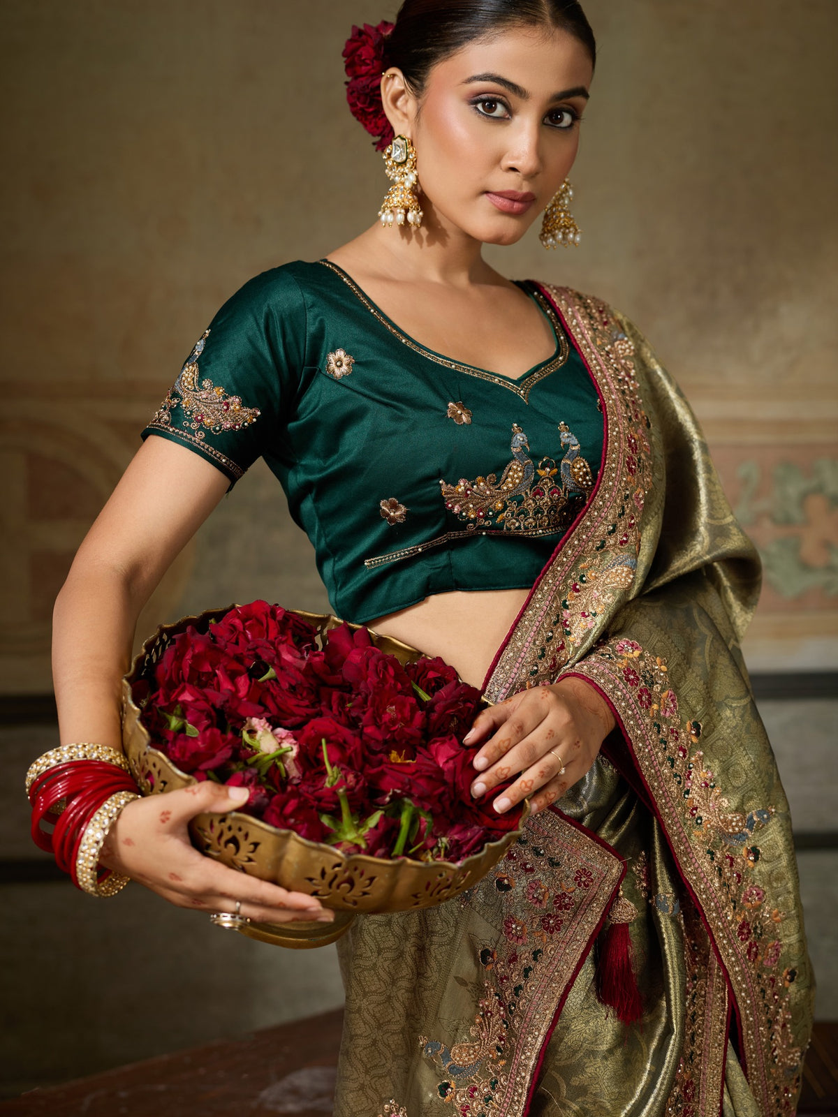 Olive Silk Blend saree – detail view 4