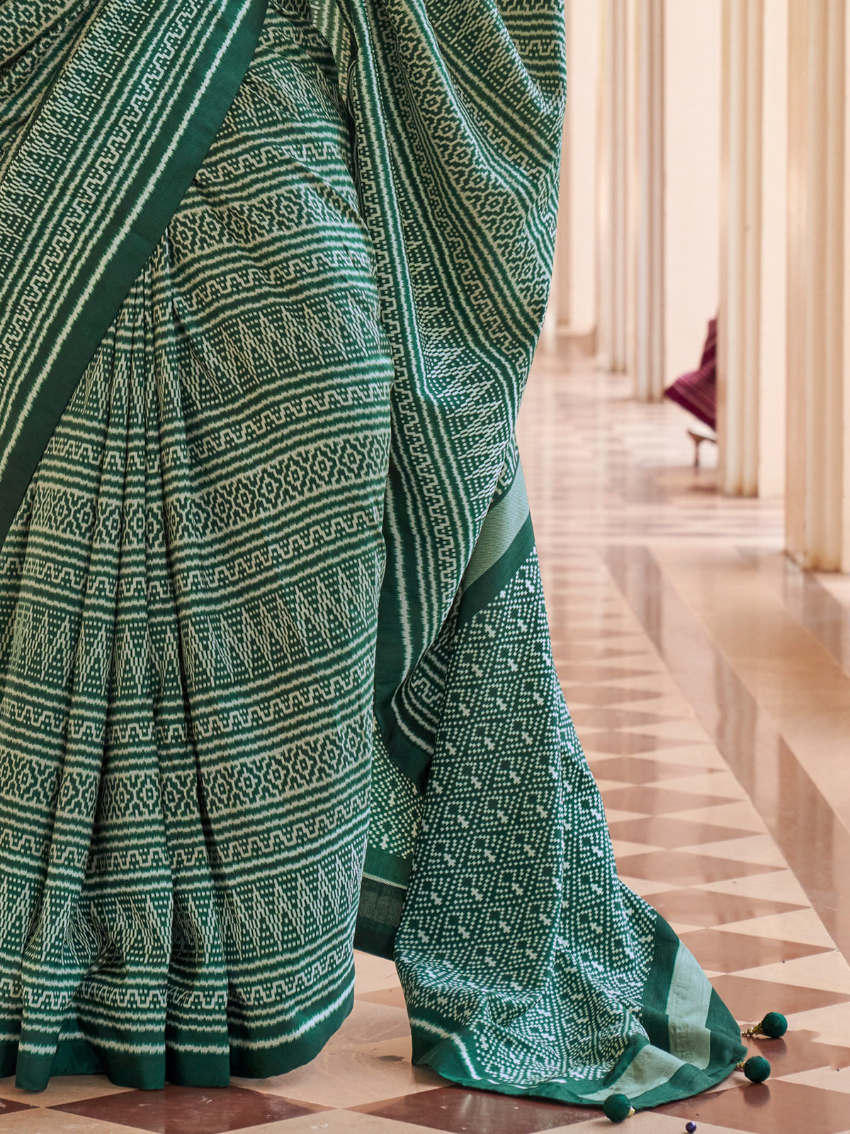 Green silk blend saree view 4