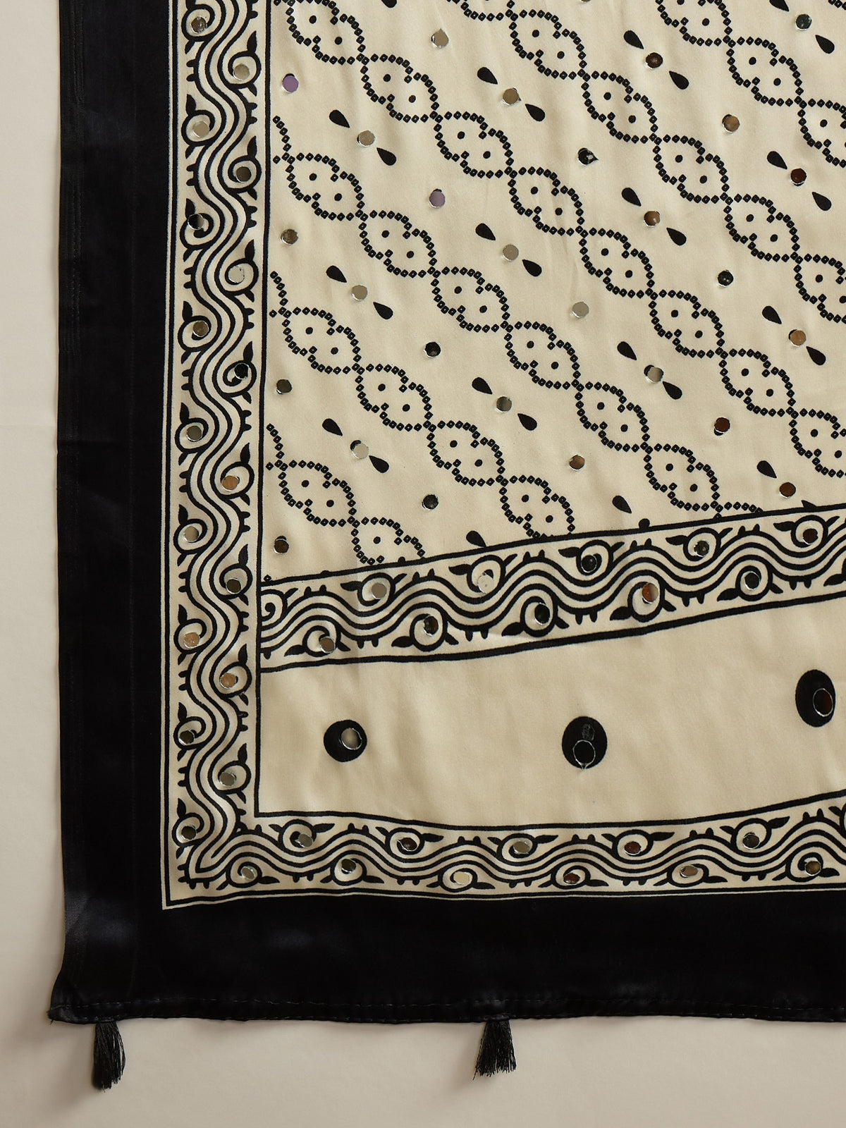 Off White Satin Silk saree – detail view 4