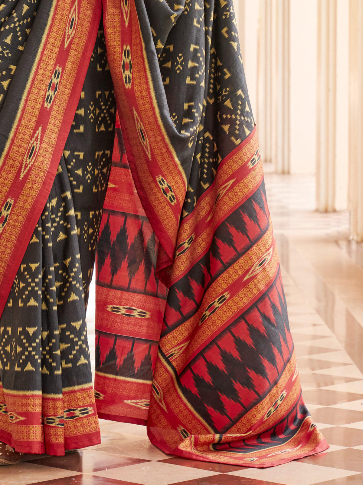 Black silk blend saree view 4