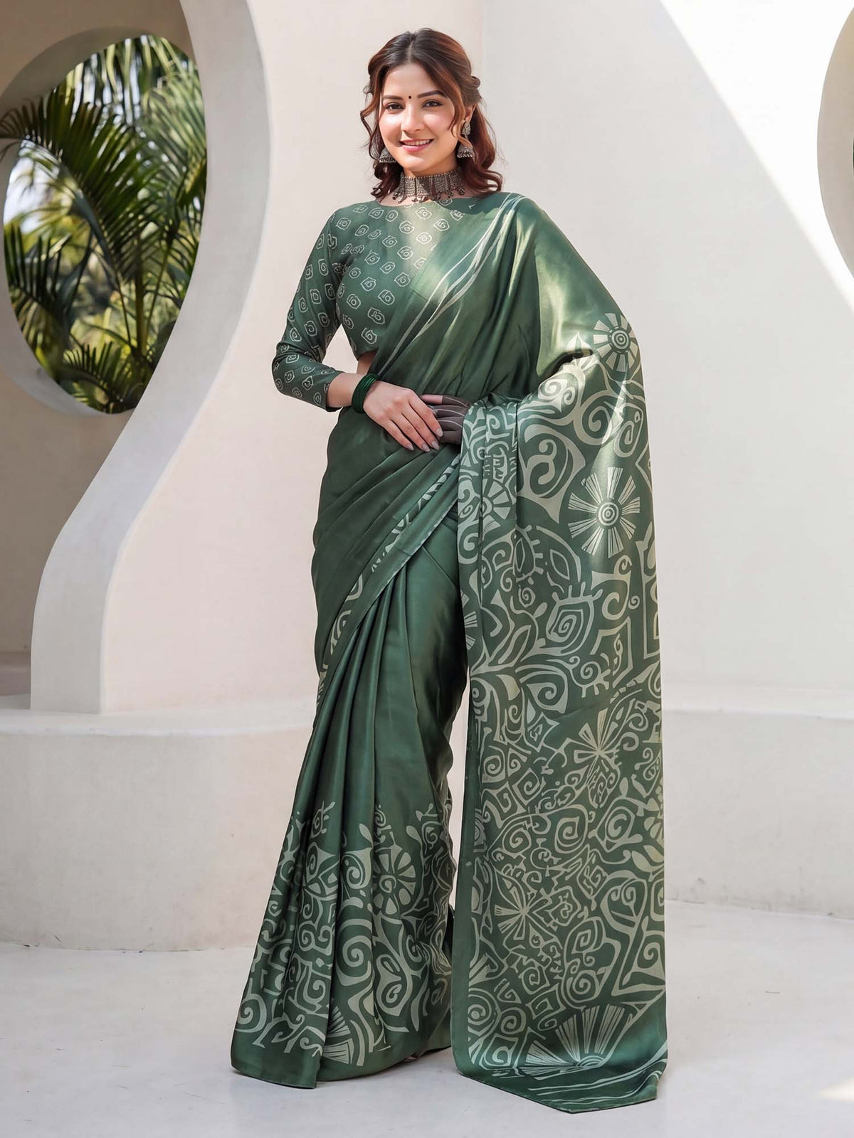 Green Crepe saree – detail view 3