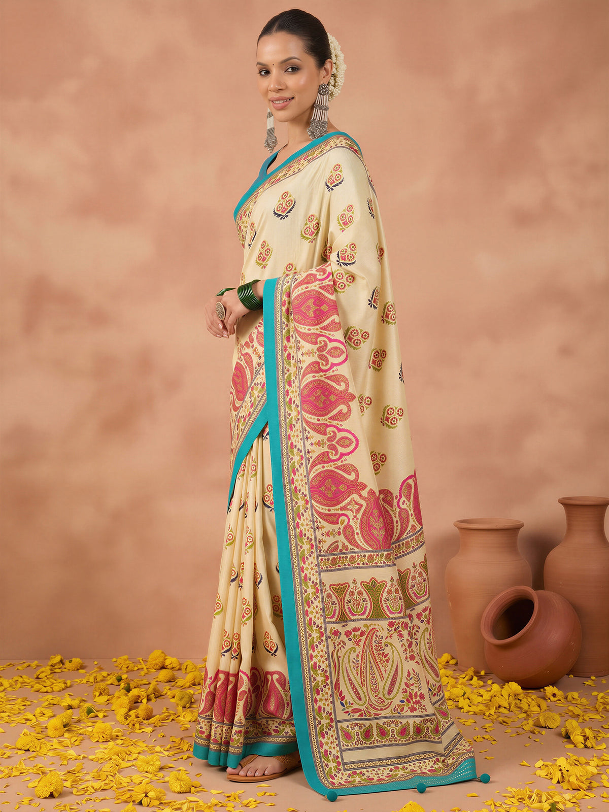Off White Silk Blend saree – detail view 2