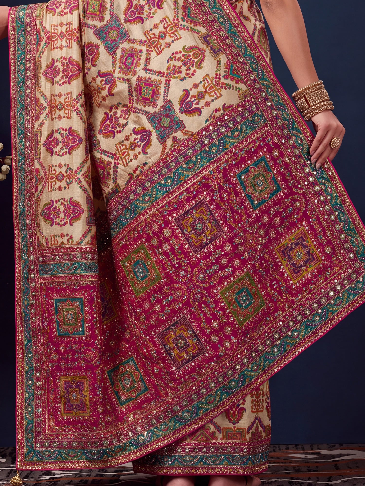 Cream Silk Blend saree – detail view 5