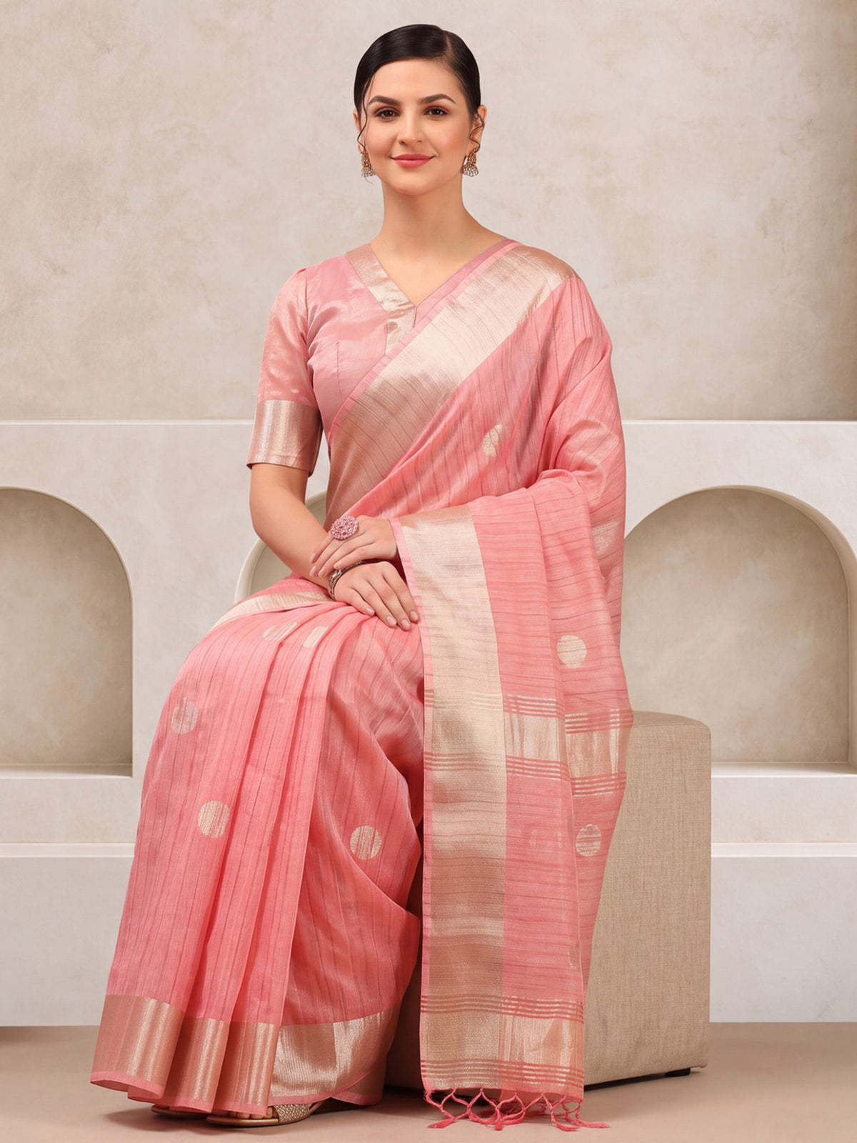 Pink Linen saree – detail view 1