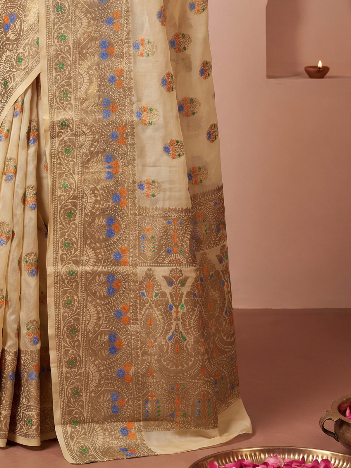 Cream Silk Blend saree – detail view 5