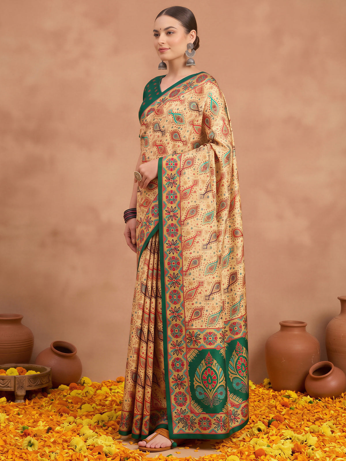 Dark Green Silk Blend saree – detail view 2