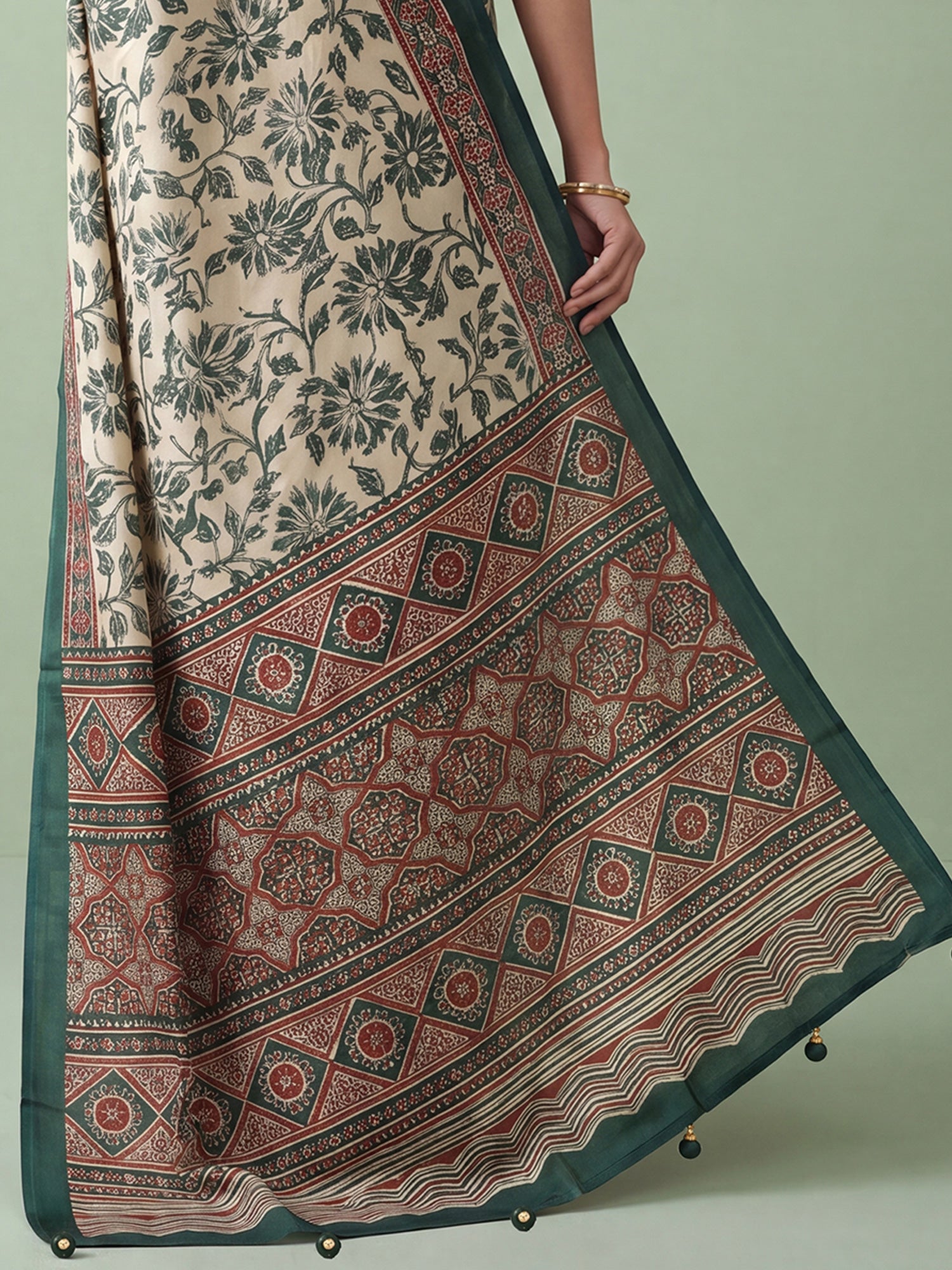 Cream Satin saree – detail view 5