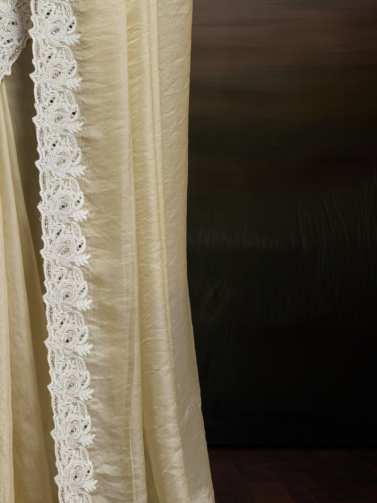 Pallu detail of off white satin silk saree showing clean solid-tone finish and scallop border