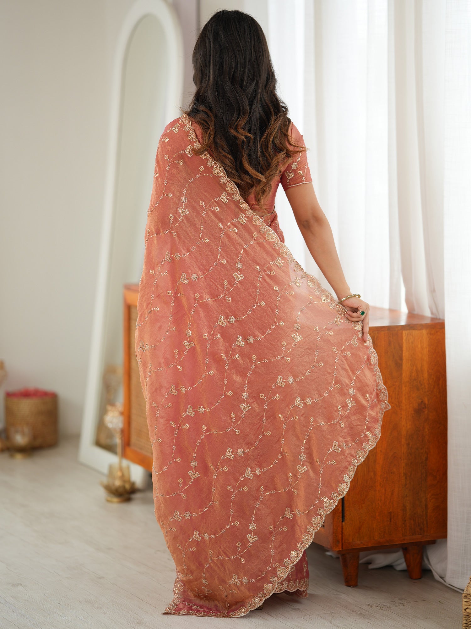 Peach Tissue saree – detail view 1