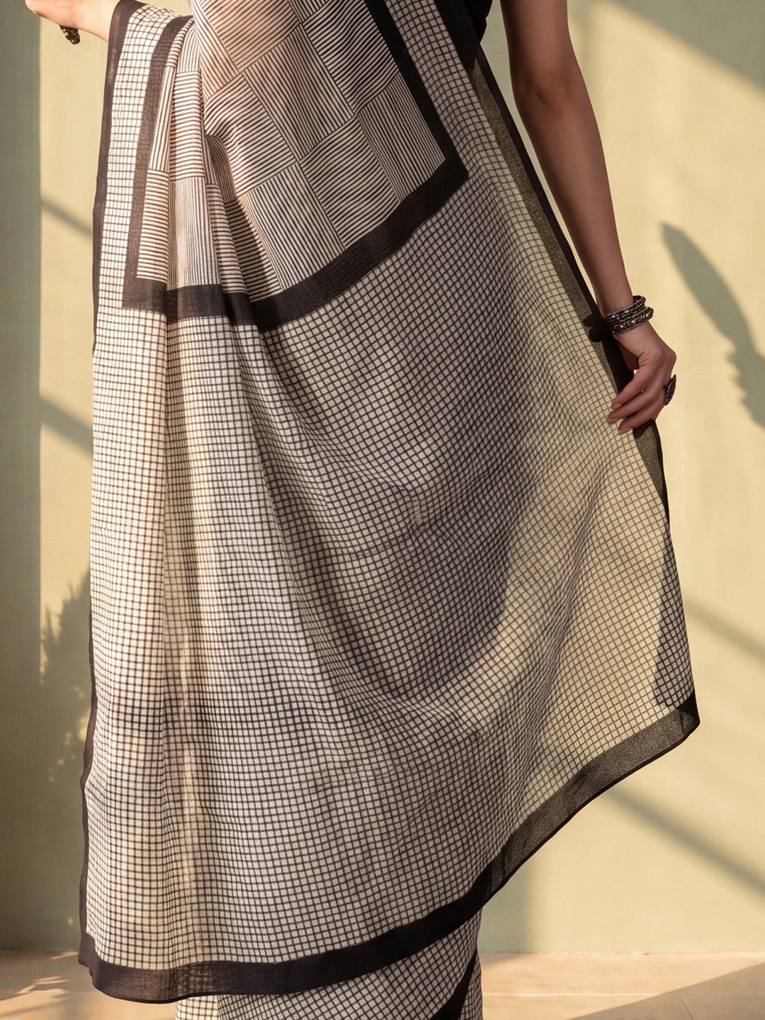 Black & White Printed Casual Saree - Ressa
