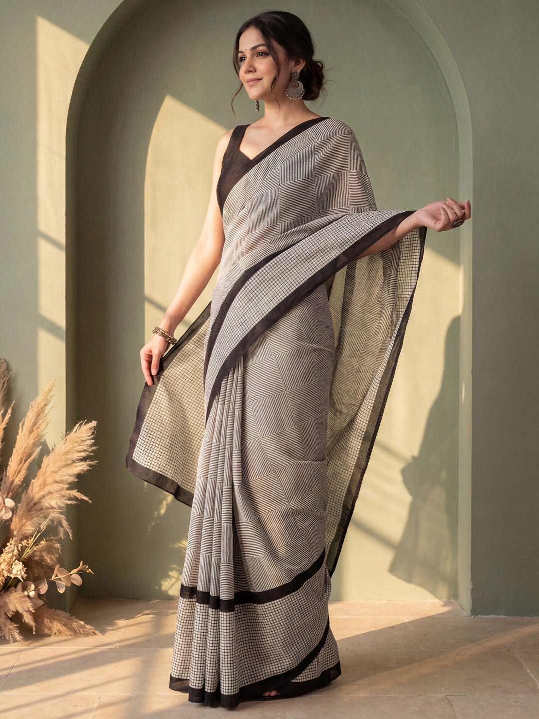 Black & White Printed Casual Saree - Ressa