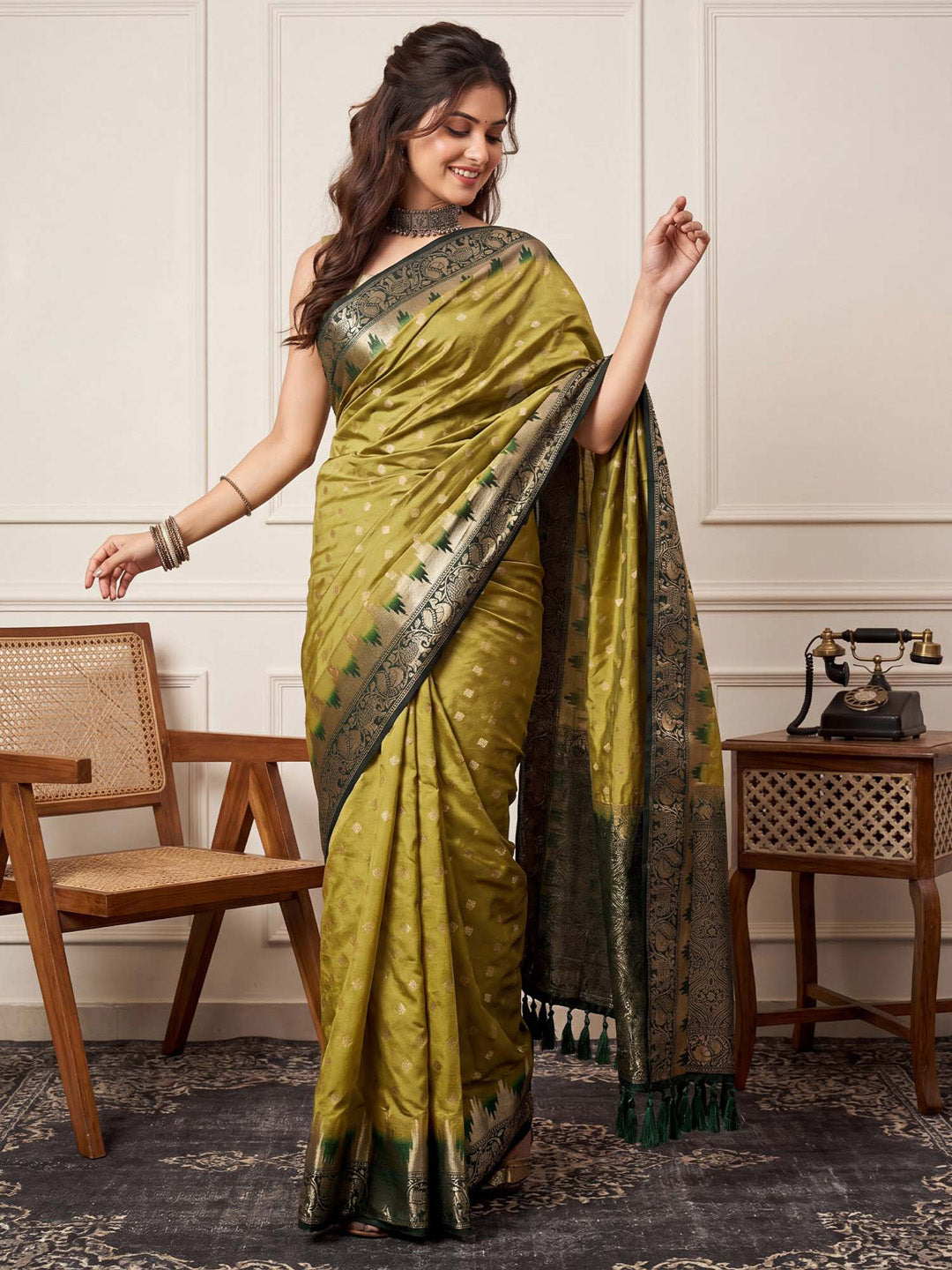 saree for haldi ceremony
best gift for aunty
wedding wear

