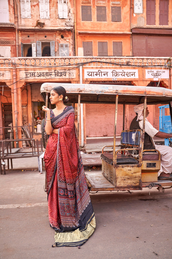 Laal Kaala Saaj Sawari Saree