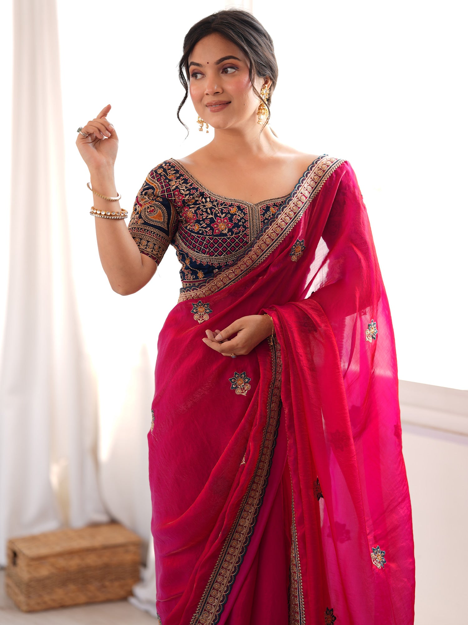 embrodered saree collection
gift to mom
gift to sister
giftto wife saree