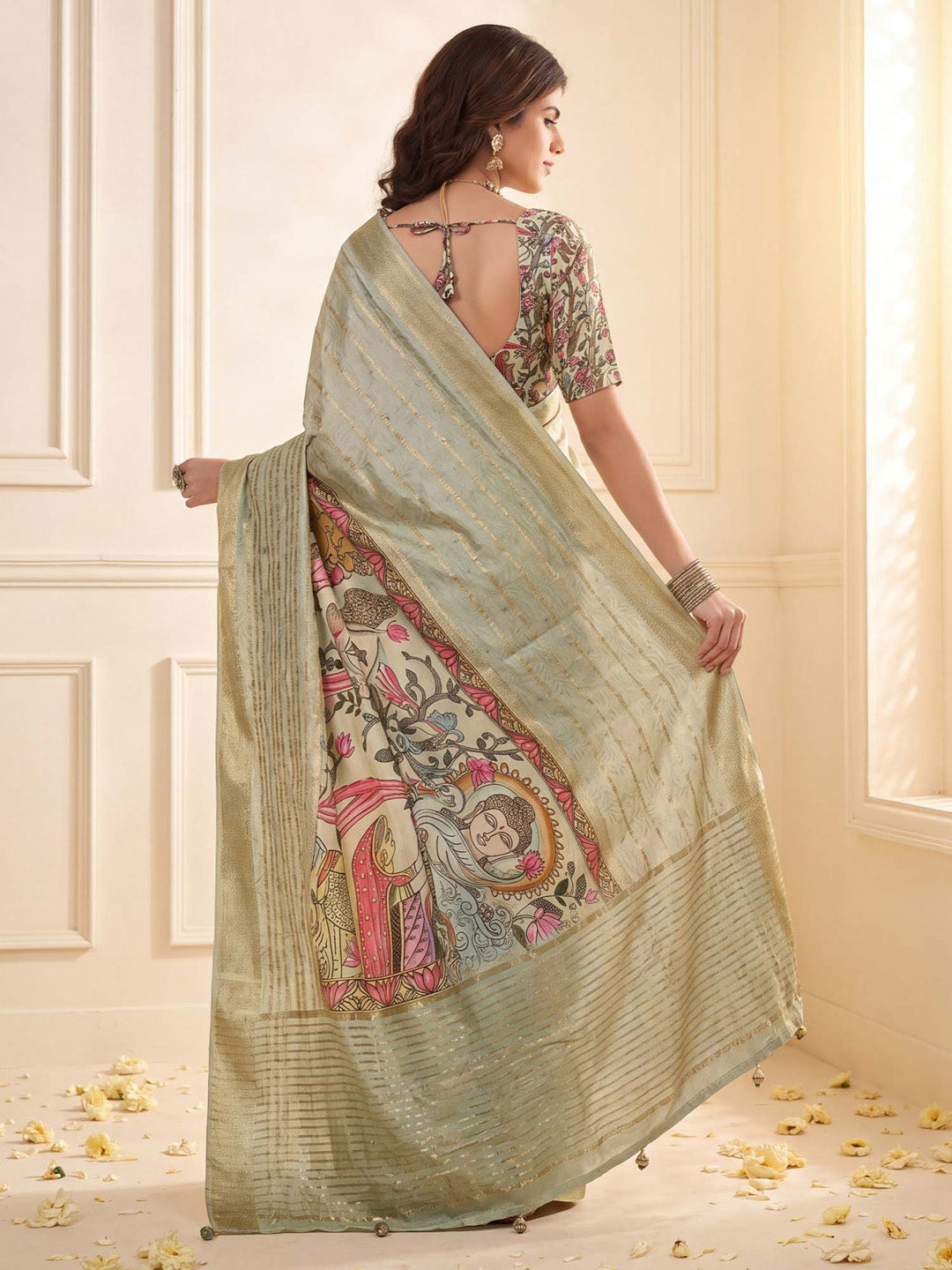 functional wear saree
vist relatives home
best saree to wear