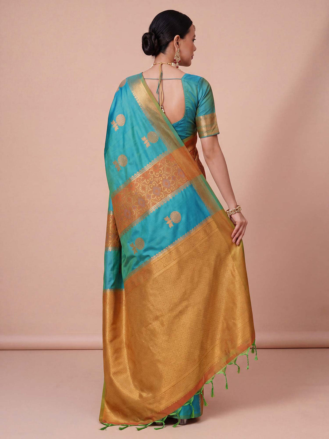 reception wear saree
woven desginer sarees
best saree to wear in traditional function