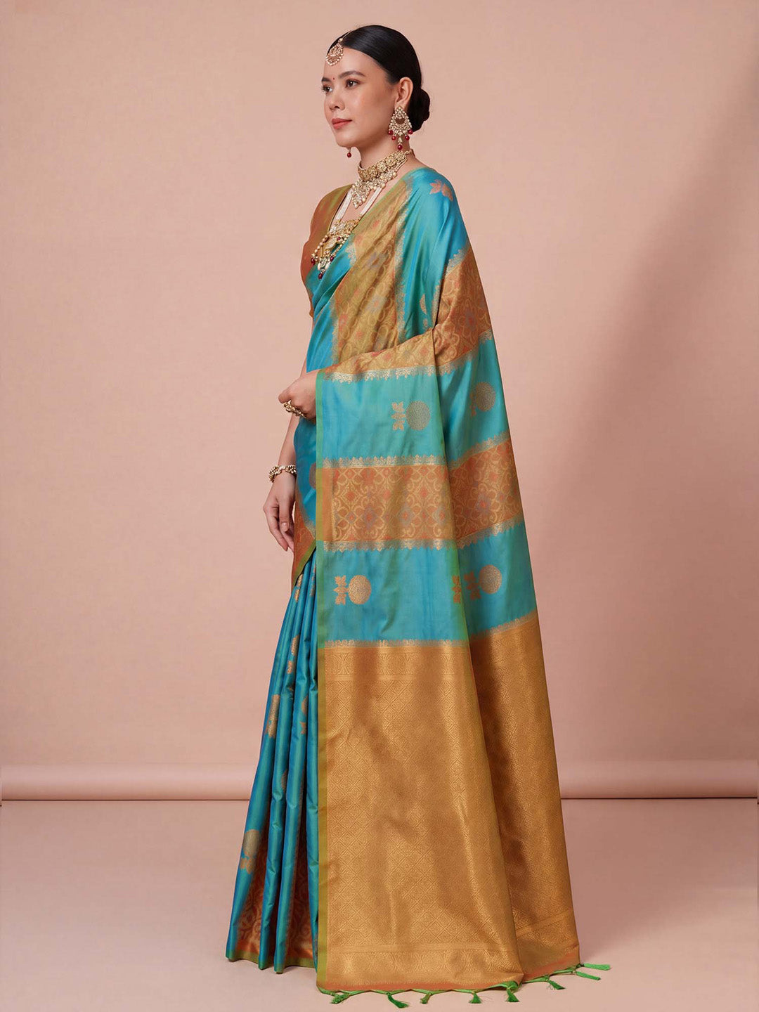 best designer saree
best woven saree
trending saree to wear