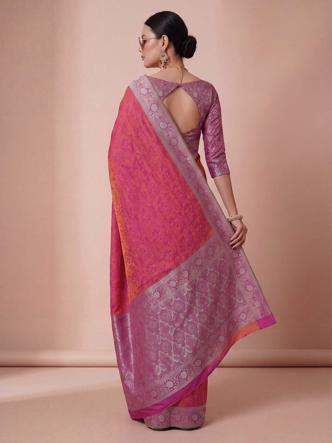 gift to mom 
gift to sister
gift to wife sarees