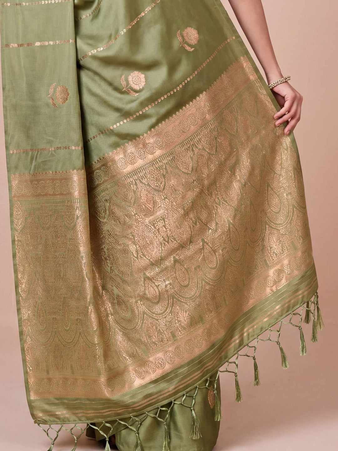 BEST SAREE TO WEAR
FUNCTIONAL WEAR SAREE
TRENDING SAREE COLLECTION
