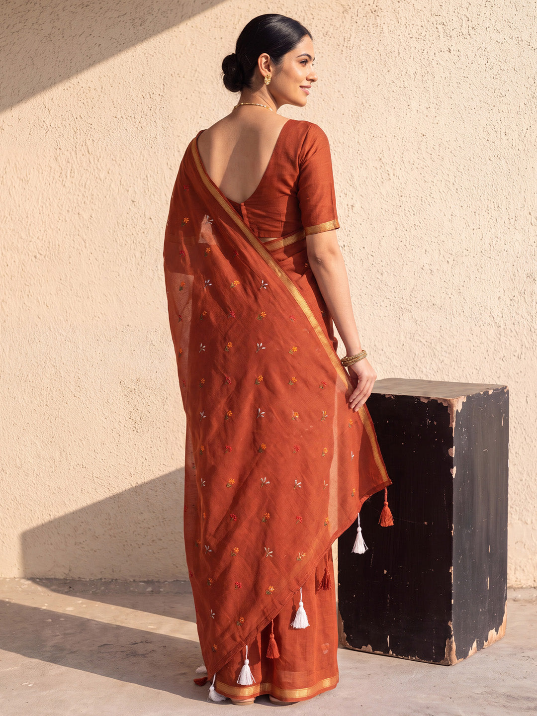 SIMPLE COTTON SAREE
FESTIVE WEAR NORMAL SAREE
BEST SAREE TO WEAR
