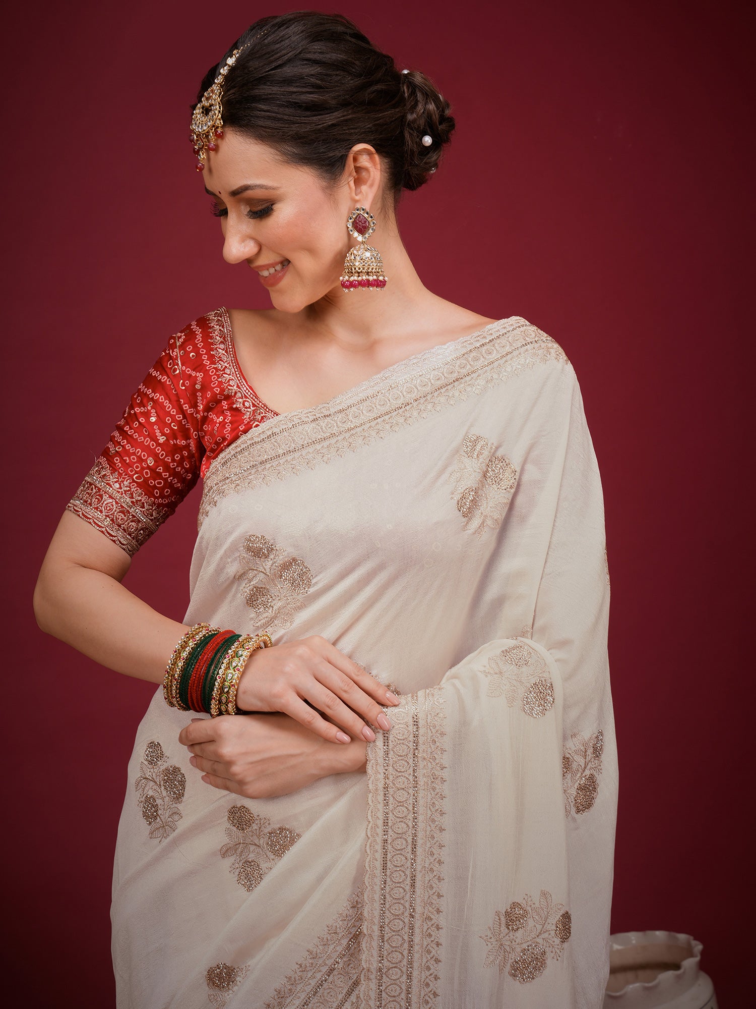 traditional wear saree
white colour saree collection
best saree to wear
