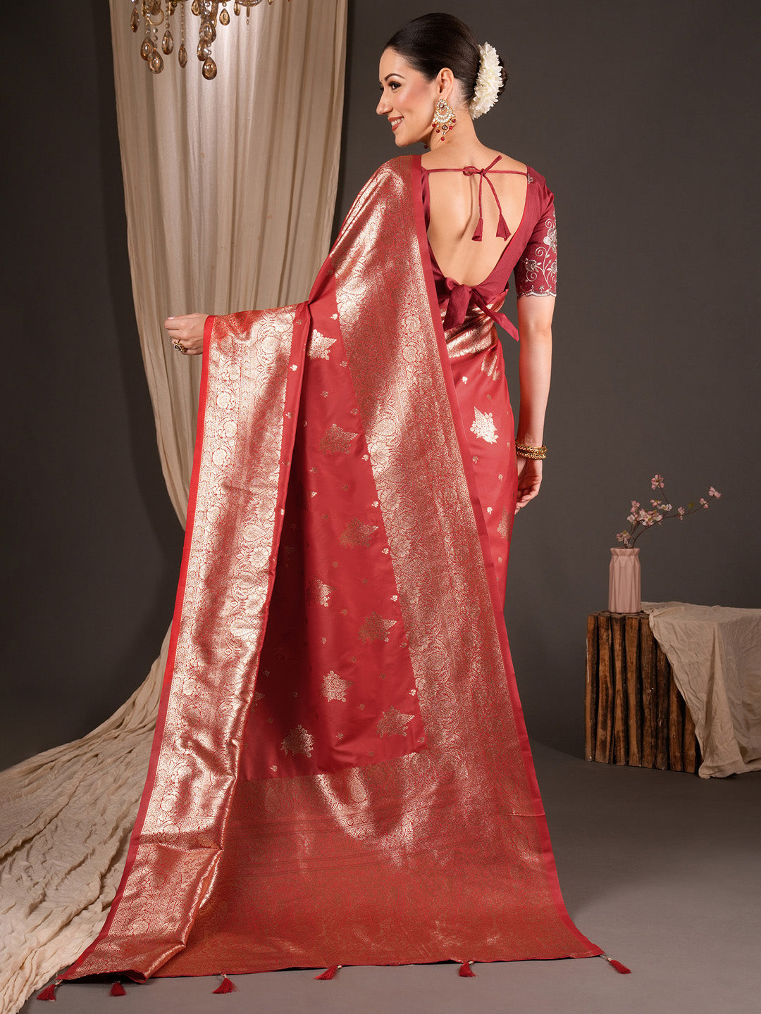 marriage function wear
family function wear
traditional wear saree