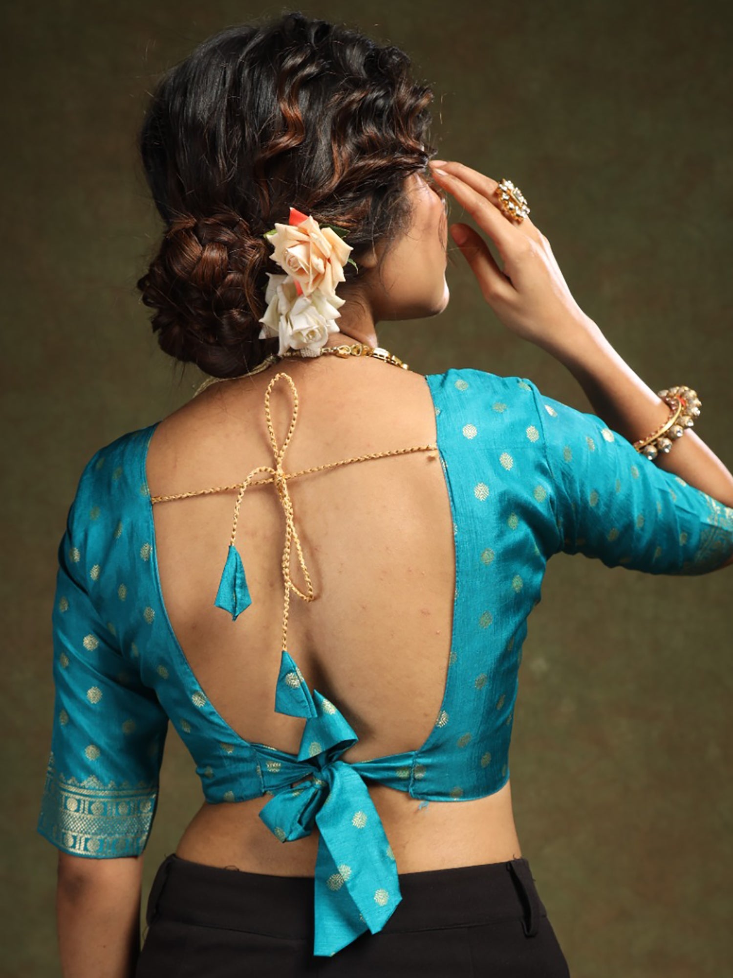 Banarasi Woven Silk Blend Gold Zari Floral Buti Saree - Ressa