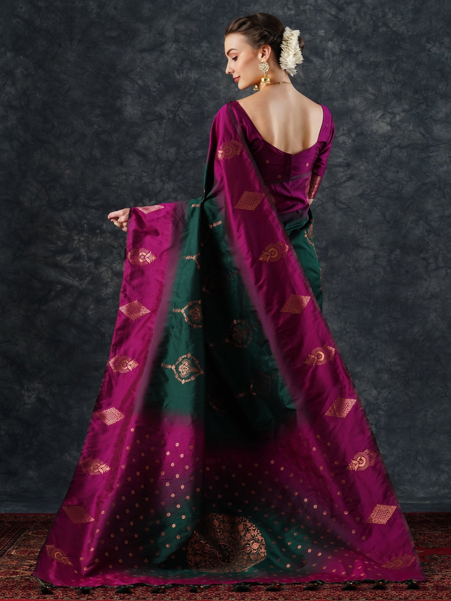 Banarasi Woven Silk Blend Gold Zari Floral Buti Saree - Ressa