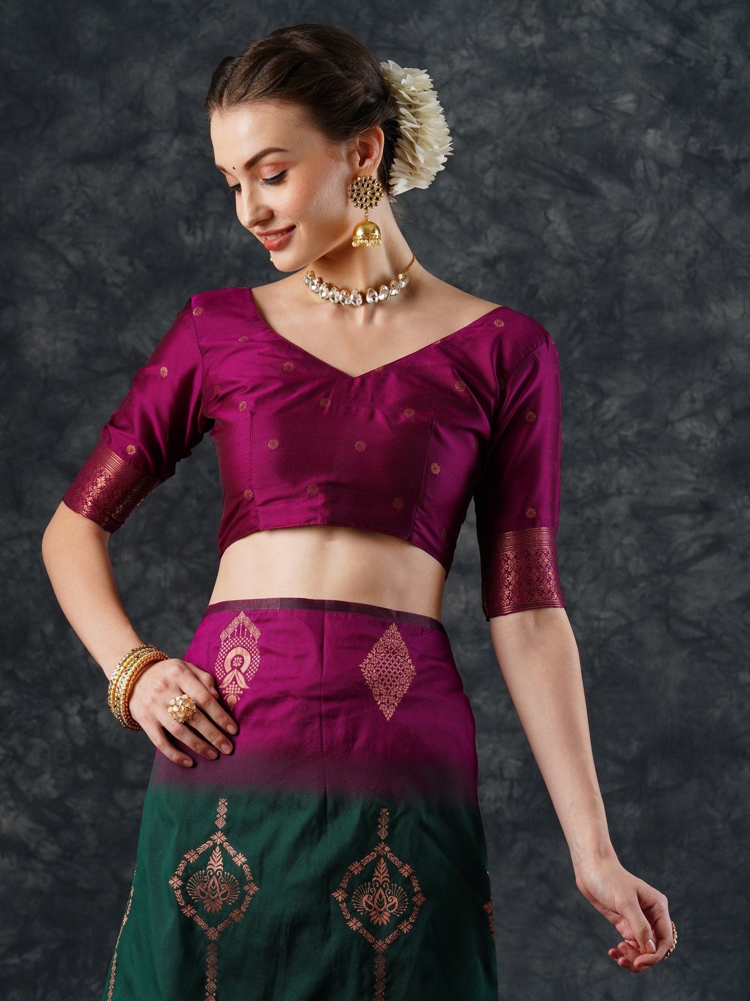 Banarasi Woven Silk Blend Gold Zari Floral Buti Saree - Ressa
