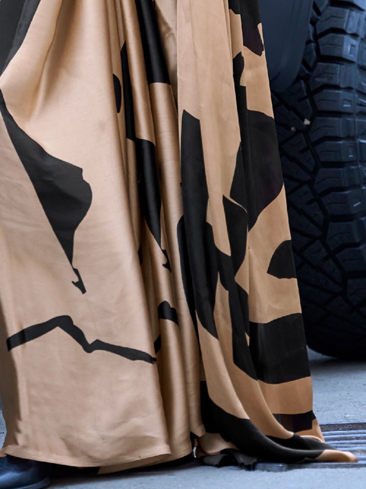 Beige & Black Geometric Saree - Ressa