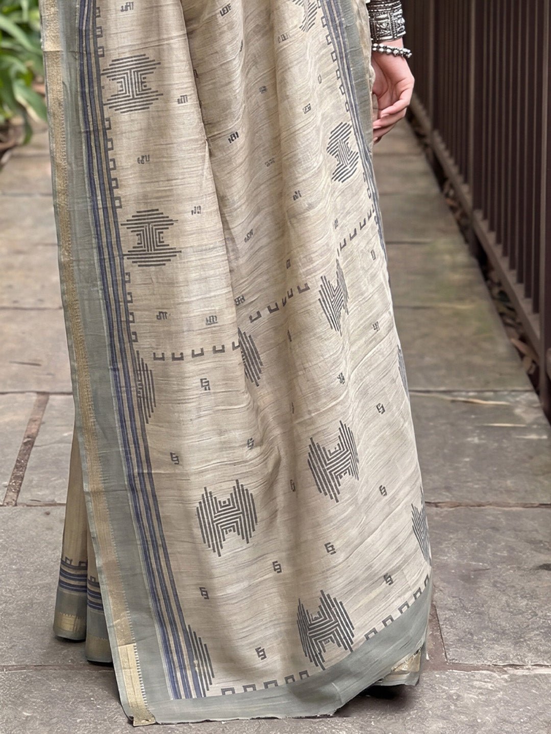 Beige & Grey Tussar Silk Sare - Ressa