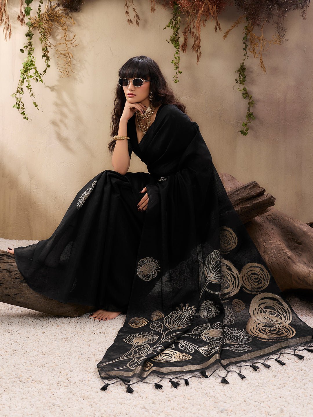 Black Banarasi Silk Zari Weaving Silk Blend Saree - Ressa