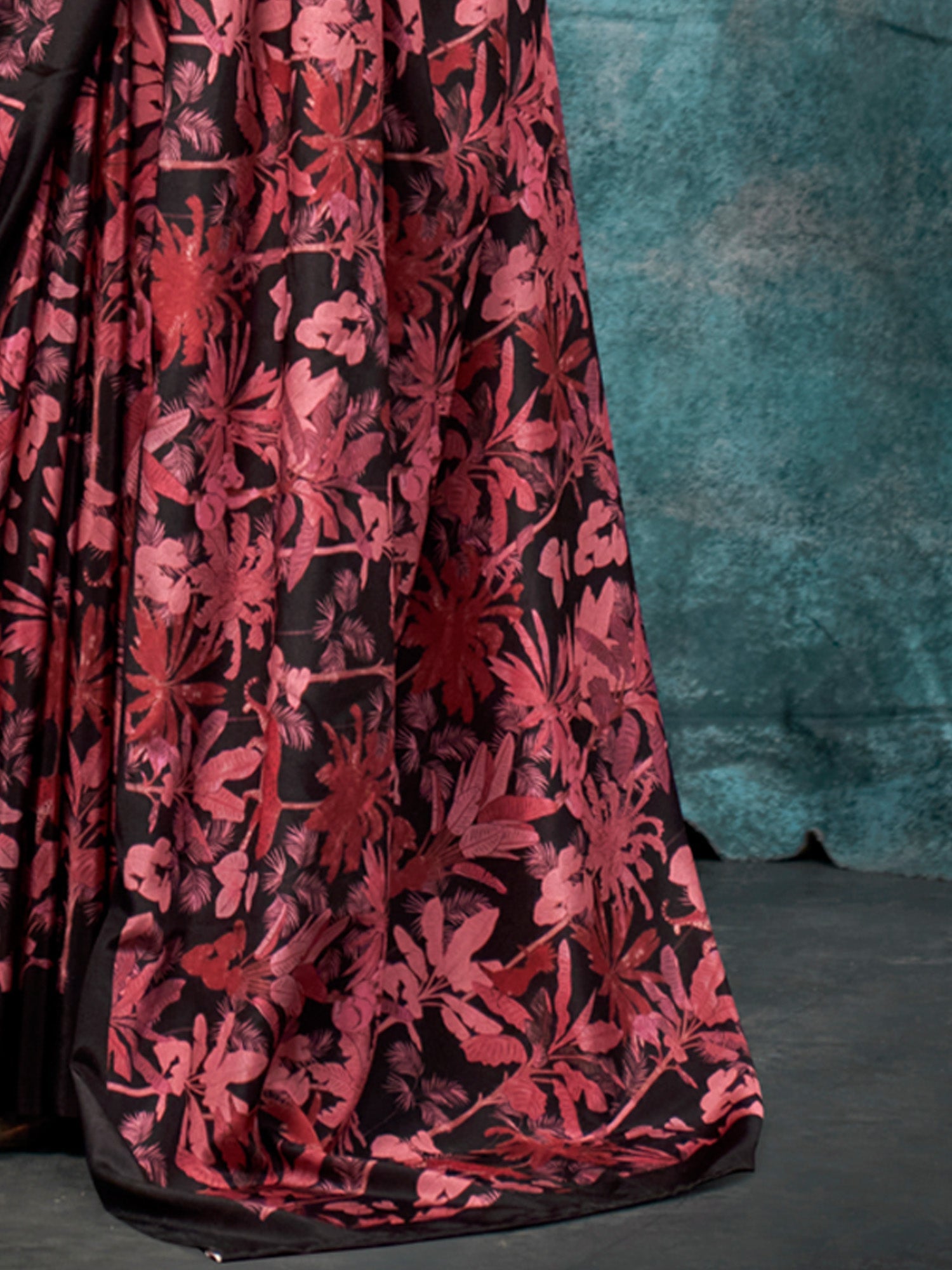 Black & Magenta Silk Blend Floral Digital Print Solid Border saree - Ressa