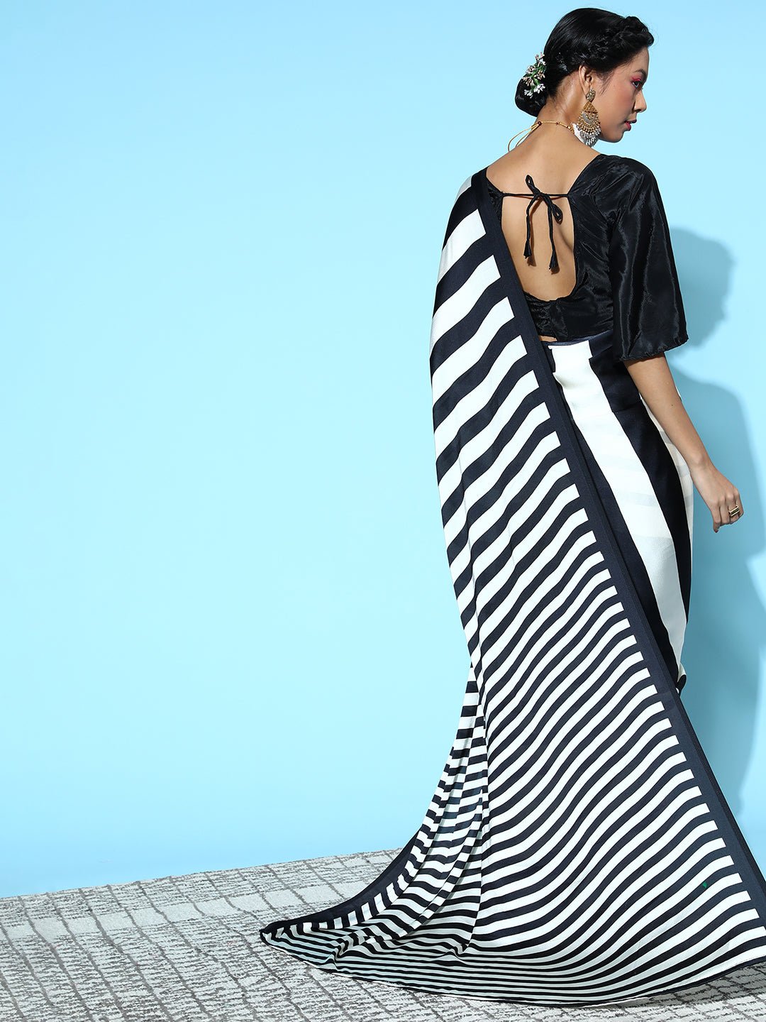 Black & White Crepe Striped Printed Saree - Ressa