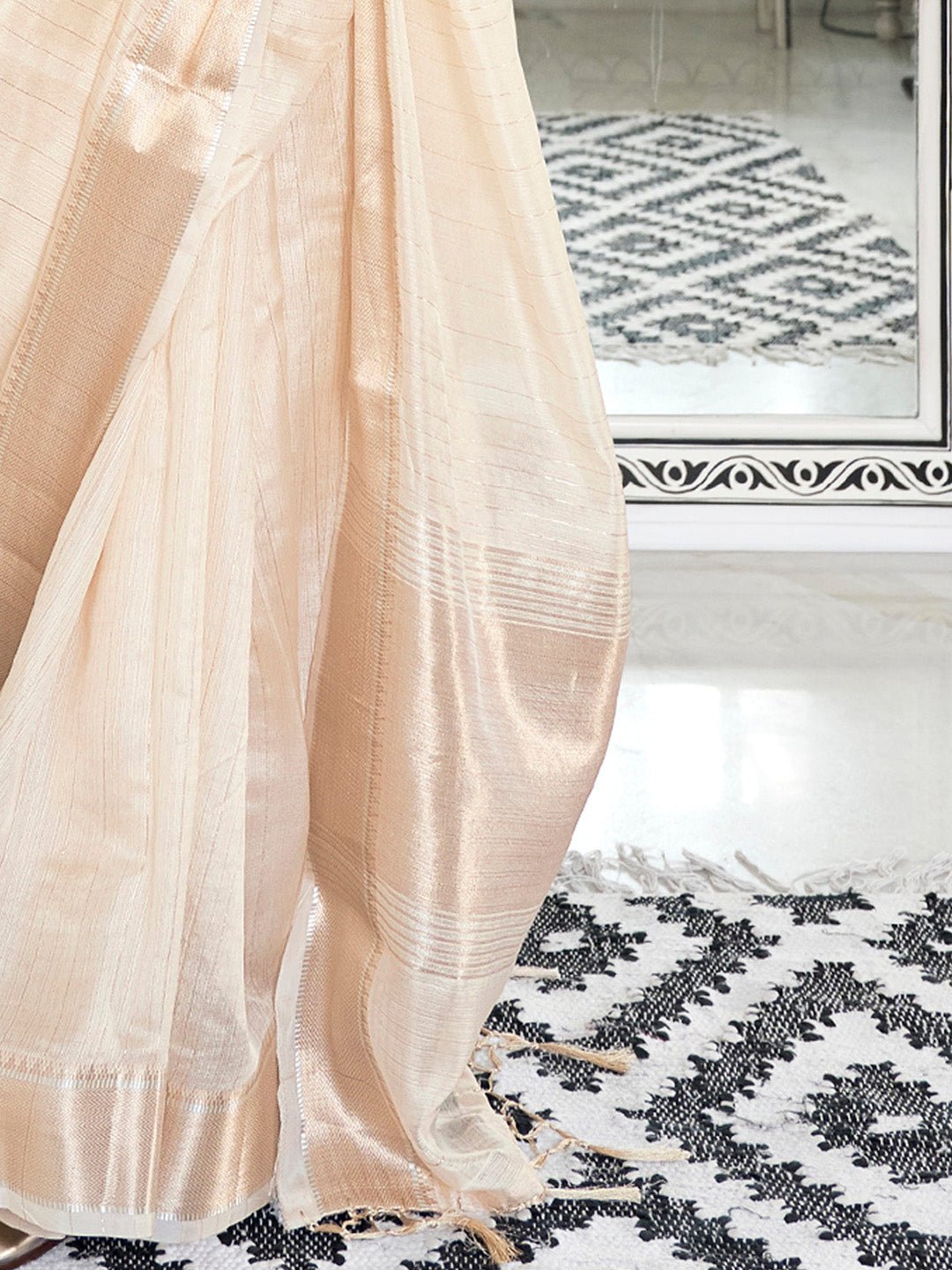Cream Silk Blend Zari Weaving Saree - Ressa