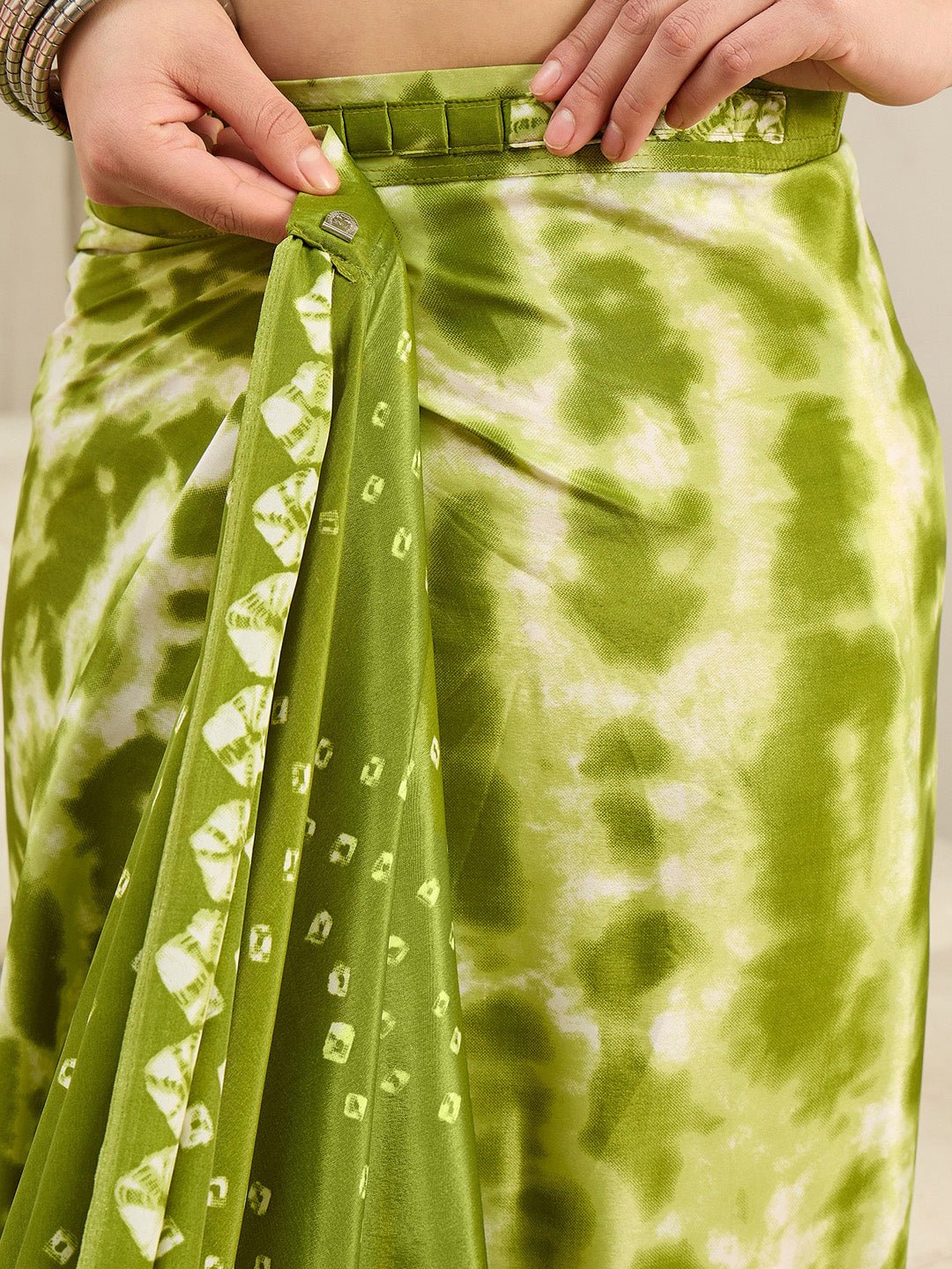 Crepe Olive Green Bandhani Printed Saree - Ressa
