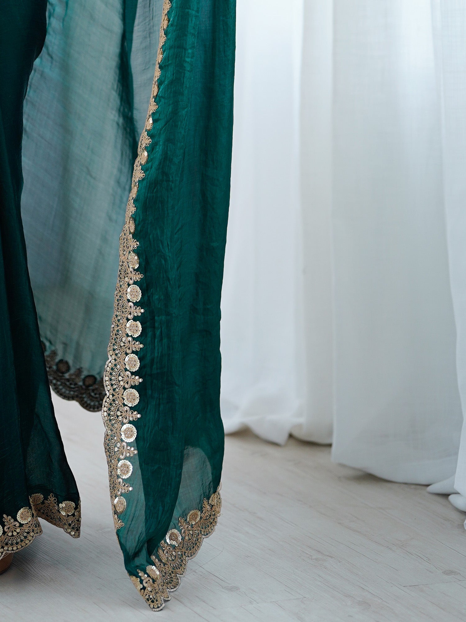 Emerald Green Tissu Silk Heavy Zari Embroidered Scalloped Border Designer Blouse Saree - Ressa