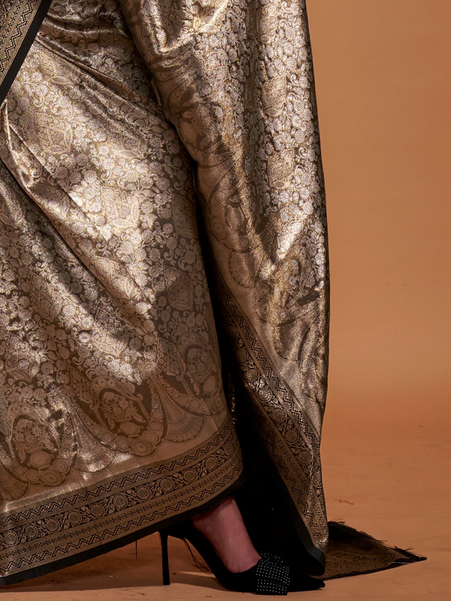 Gold Jari Silk Kanjivaram Saree | Gold Olive Ethnic Motif Weave - Ressa