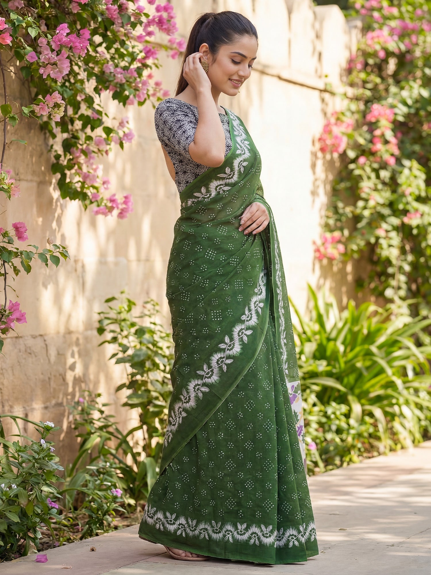 Green Cotton Mulmul Contrast Pallu Saree - Ressa