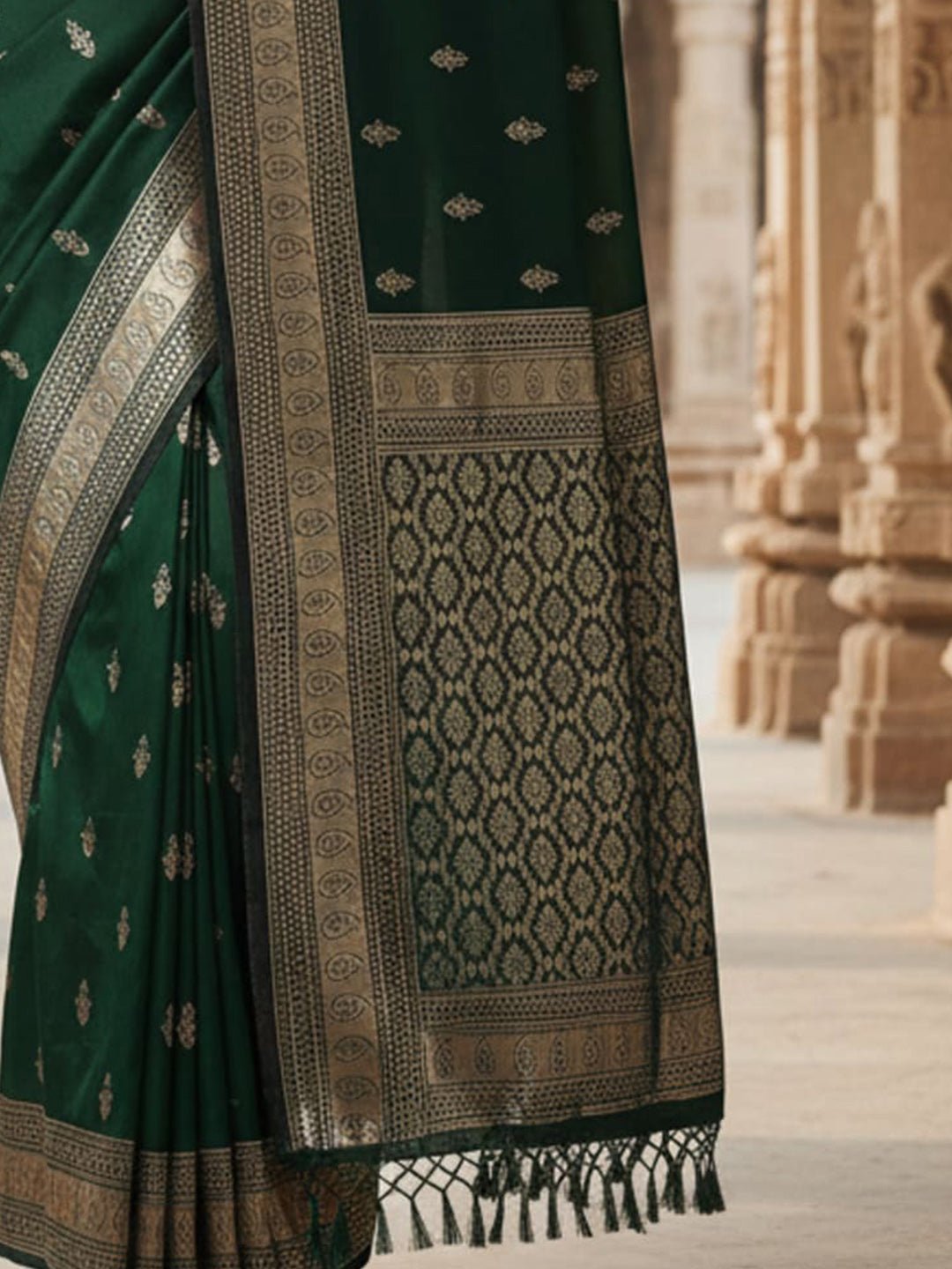 Green Silk Blend Banarasi Silk Saree - Ressa