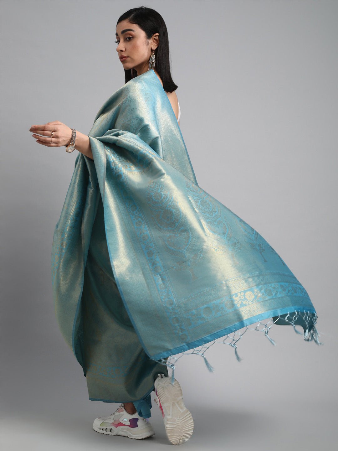 Light Blue Silk Blend Kanjeevaram Saree - Ressa